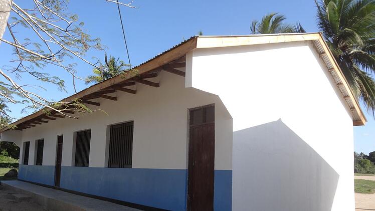 Einen neuen Anstrich erhielt die Grundschule in Kiparang’anda A.