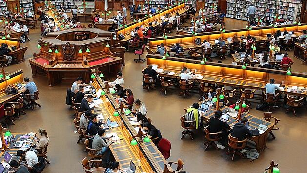 Vom H&ouml;rsaal ins Jobcenter: Immer mehr Akademiker arbeitslos?