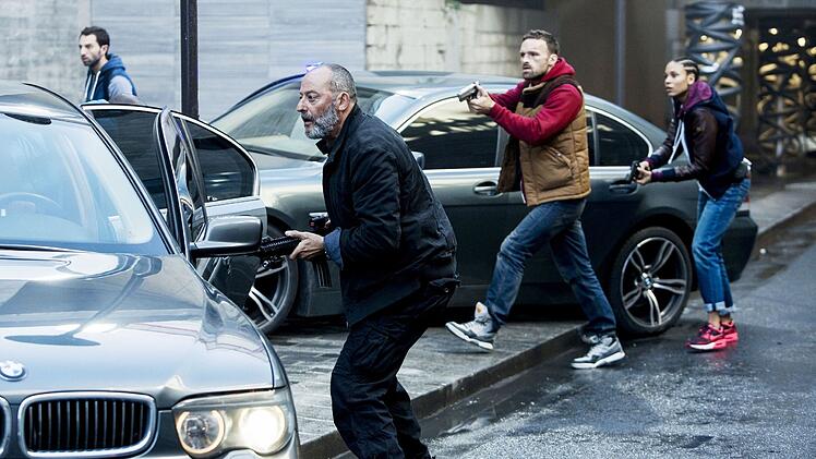 Schon als Kind wollte Alban Lenoir (zweiter von rechts) Actionstar werden. Das ist ihm sp&auml;ter gelungen. 2014 war er   an der Seite von Jean Reno (zweiter von links) in dem Action-Thriller Antigang - Im Schatten des Verbrechens" zu sehen.
