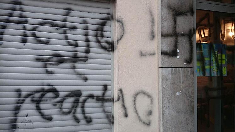 Ein Teil der rechten Schmierereien am "Balthasar" Mehrzweckraum in Bamberg. Foto: Asta Bamberg