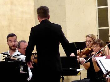 Denis Patkovic spielte Bach auf dem Akkordeon. Foto: Thomas Ahnert