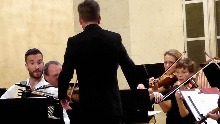 Denis Patkovic spielte Bach auf dem Akkordeon. Foto: Thomas Ahnert