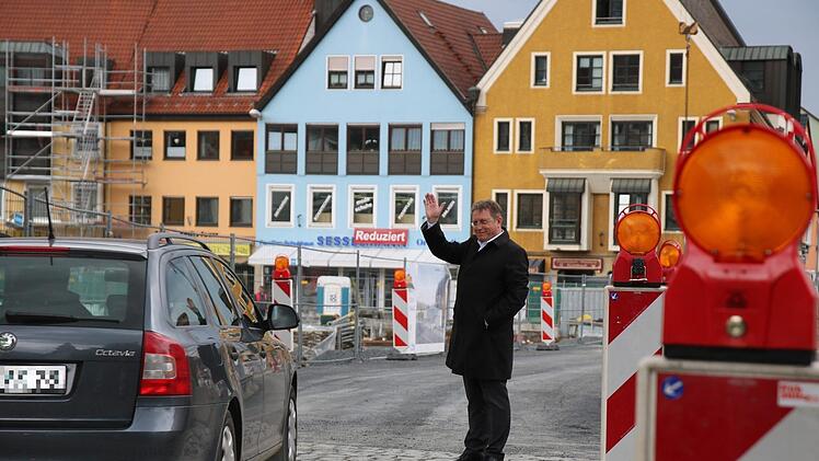 Mai 2017 OB  Henry Schramm gibt die Behelfsstraße frei.