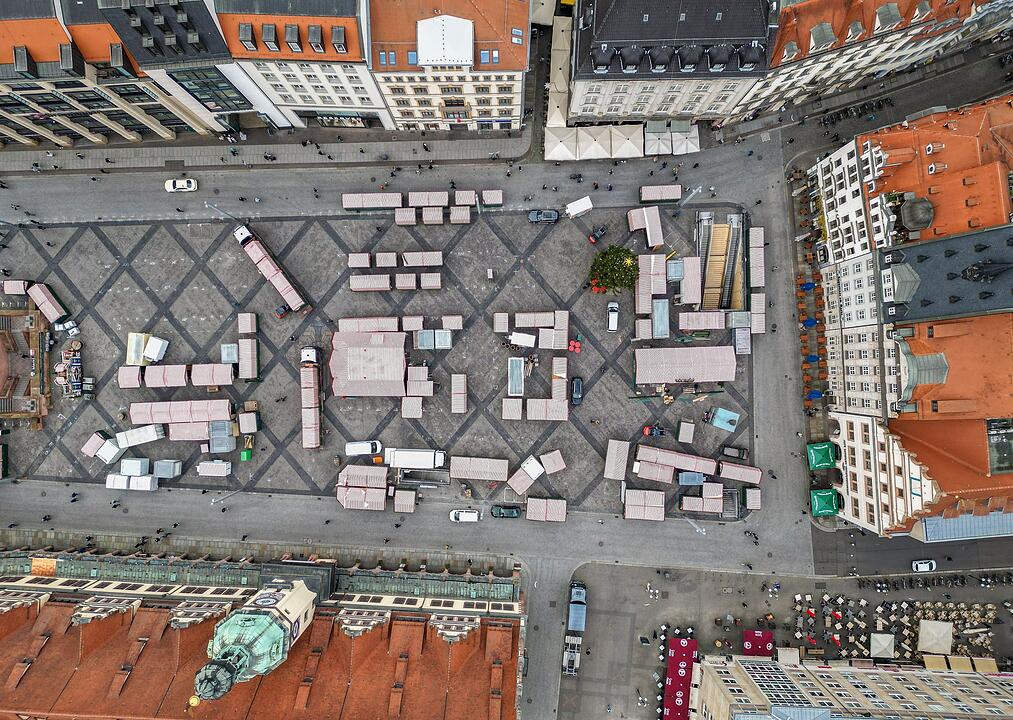 Aufbau Weihnachtsmarkt Leipzig