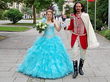 Quellenkönigin Victoria Brath (20) und ihr Fürst Ferenc II. Rakoczy alias Timo Baier Foto: Sigismund von Dobschütz