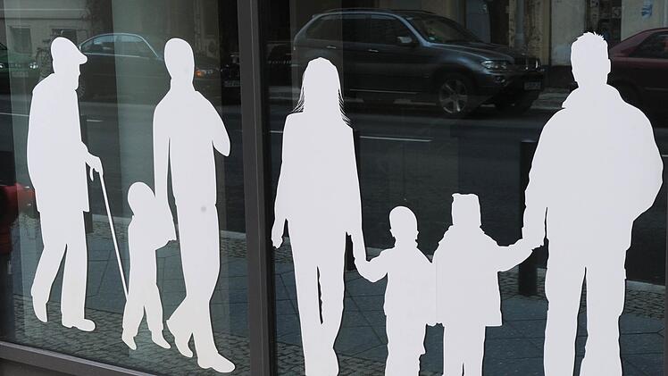 Junge Familien suchen häufig größere Wohnungen, manche ältere wünschen sich eine kleinere. Die GAL-Stadtratsfraktion regt daher für Bamberg eine "Wohnungstauschbörse" an. Foto: Jens Kalaene, dpa