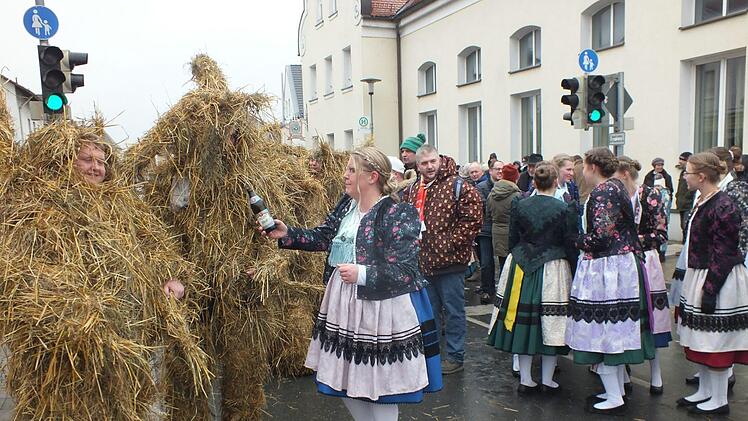 Strohbär sein ist anstrengend  und macht durstig.Manfred Welker