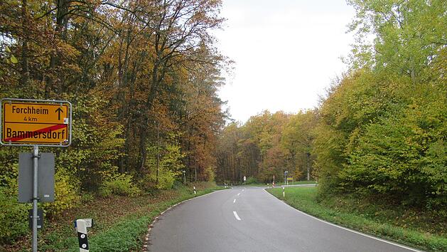 In Blickrichtung links wird der neue Geh- und Radweg entlang der Kreisstra&szlig;e FO&nbsp;1 errichtet. Foto: Ralf Hauenstein