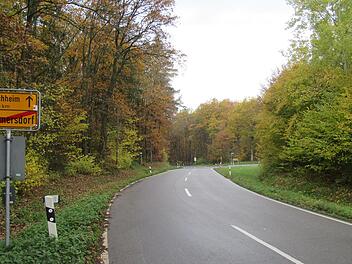 In Blickrichtung links wird der neue Geh- und Radweg entlang der Kreisstraße FO 1 errichtet. Foto: Ralf Hauenstein