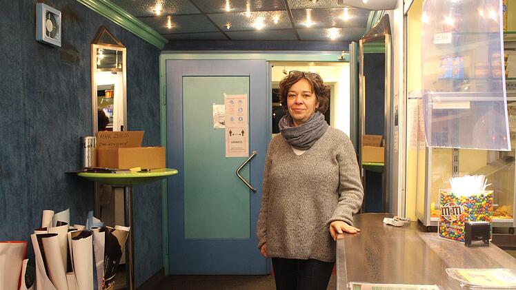 Ein Jahr Schließung - mit Unterbrechung - zehrt an den Nerven der Kulturschaffenden. Carola Berner-Löhmer, Inhaberin der Rhön Lichtspiele, hofft auf die Impfung. Foto: Archiv Julia Raab
