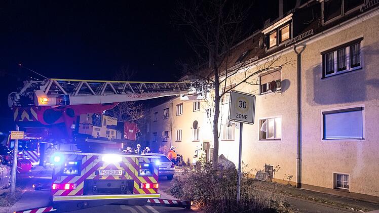 Forchheim: Starke Rauchentwicklung durch angebranntes Essen: 74-jähriger Bewohner verletzt