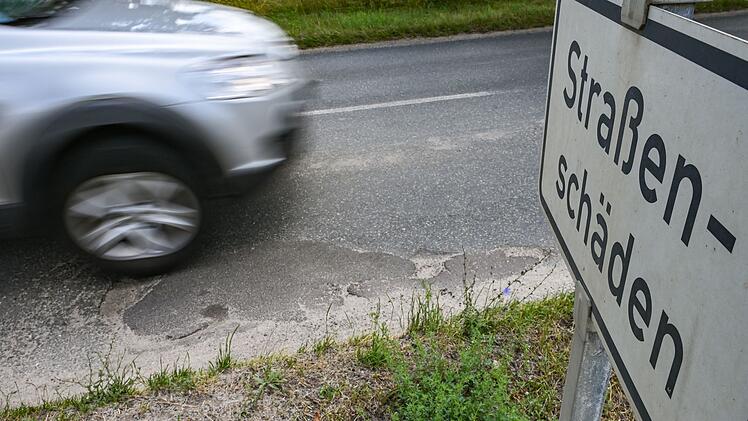 Sch&auml;den an Stra&szlig;en