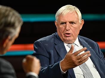 CDU-Mann Karl-Josef Laumann bezog Stellung zu den j&uuml;ngsten Personalwechseln innerhalb der Regierung.