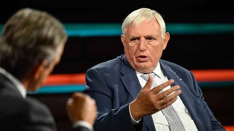 CDU-Mann Karl-Josef Laumann bezog Stellung zu den j&uuml;ngsten Personalwechseln innerhalb der Regierung.