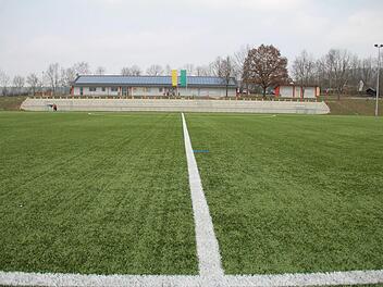 Der Kunstrasen des Sportvereins Don-Bosco Bamberg. Auch der FC Kupferberg will seinen Platz mit diesem Belag ausstatten. Foto: Klaus-Peter Wulf
