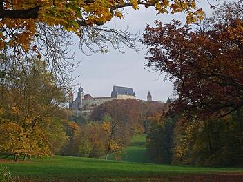 Malerisch: die Veste Coburg mit ihren Basteien, Torbögen und mächtigen Wällen ist auch im Herbst ein beliebtes Ausflugsziel für Einheimische wie auch für die auswärtige Besucher.Jochen Berger