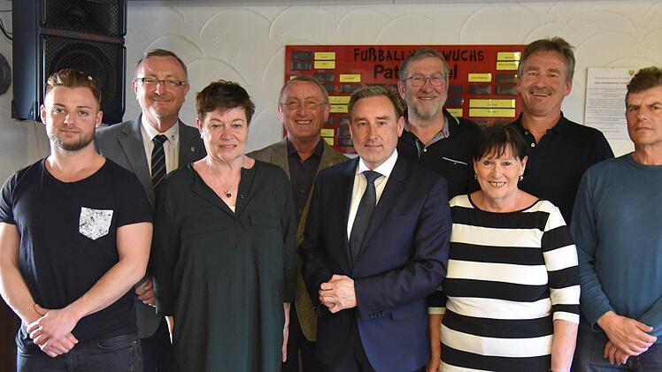 Bei der Hauptversammlung des Sportverbandes Coburg standen die Neuwahlen auf der Tagesordnung. Von links: Deniz Balkan, Jürgen Heeb, Bettina Mittelhäuser, Klaus Geuter, Michael Schulz, Volker Grübel, Monika Merkel, Eberhard Fröbel und Franz Hochreiner Foto: Gabi Arnold