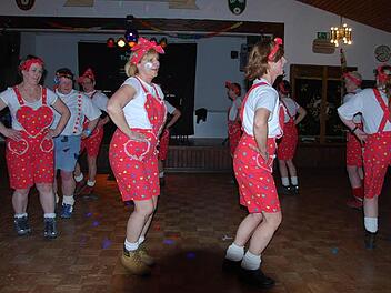 Die Hirten-Madln legten einen flotten Tanz aufs Parkett. Foto: privat