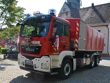 Der ganze Stolz der Buttenheimer Feuerwehr: das neue Wechsellader-Fahrzeug, ausgelegt insbesondere für Groß-Schadensereignisse Fotos: spö