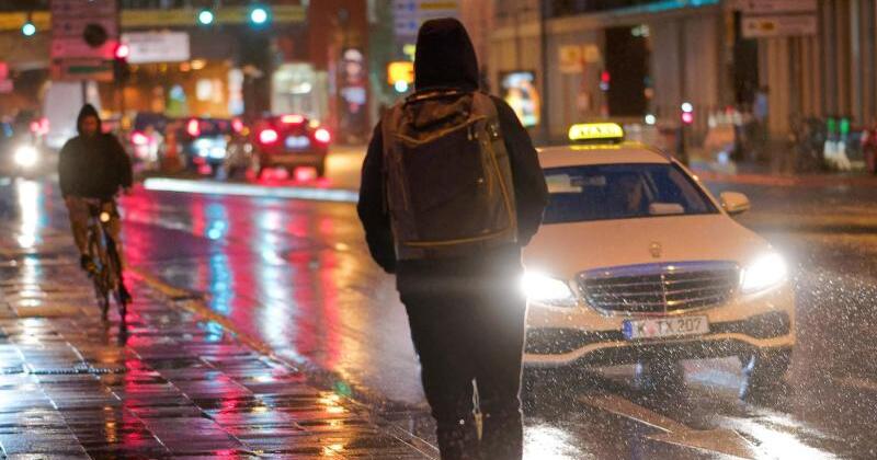 Bamberg: Unknown assailants attack woman on e-scooter - | Golden bracelet ...