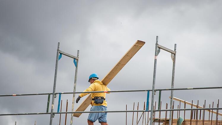 In der Region herrscht nach wie vor hoher Bedarf an Fachkr&auml;ften. Foto: Christophe Gateau/dpa