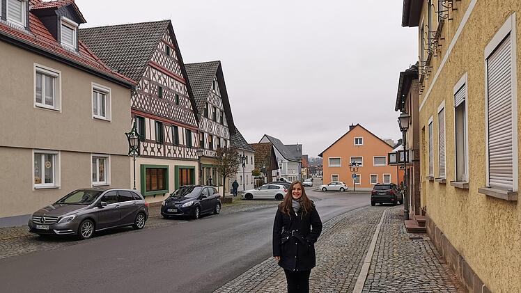 Christina Pösch möchte als Quartiersmanagerin vor allem den Leerstand vieler Gebäude in Altenkunstadt beheben. Foto: privat