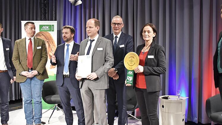 Das Team, das für das betriebliche Gesundheitsmanagement bei Glen Dimplex verantwortlich ist (von links): Christoph Zimmermann, Heinrich Behrens, Michael Landgraf, Benjamin Dörr, Clemens Dereschkewitz und Helga Knopf, rechts AOK-Direktor Klaus Knorr