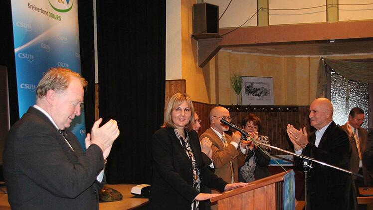 Für die Bewerbungsrede gab's stehenden Beifall.