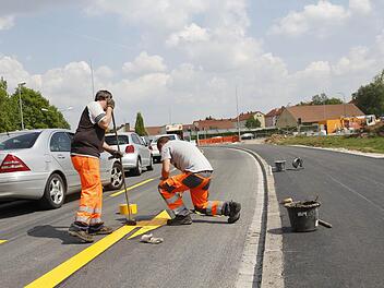 Autofahrer aus Richtung Klinikum können wieder an der Kreuzung Forchheimer Straße Richtung Brose-Arena abbiegen. Gestern haben weiter Bauabschnitte begonnen.  Foto: Sebastian Martin