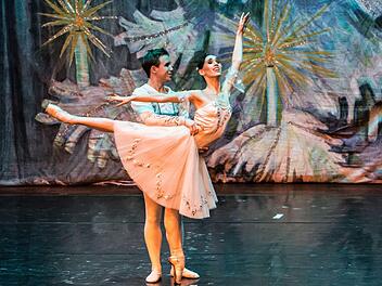 Szene aus dem Gastspiel des Russischen klassischen Staatsballett mit Tschaikowskys "Nussknacker" in Coburg.Foto: Jochen Berger