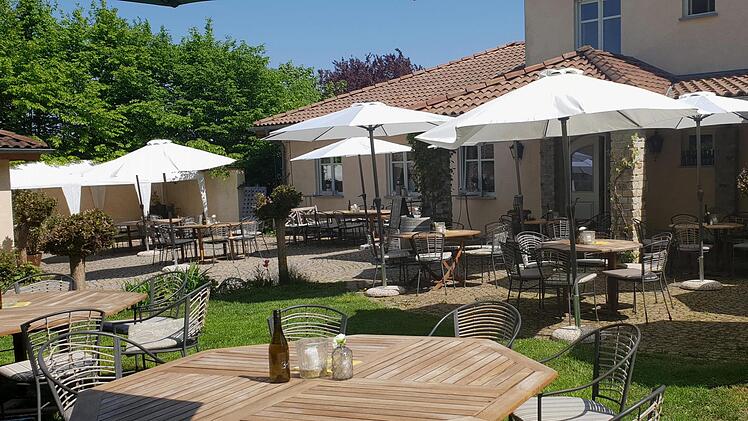 Der Garten im "Weingut Gottschalk" ist im mediterranen Stil gehalten.