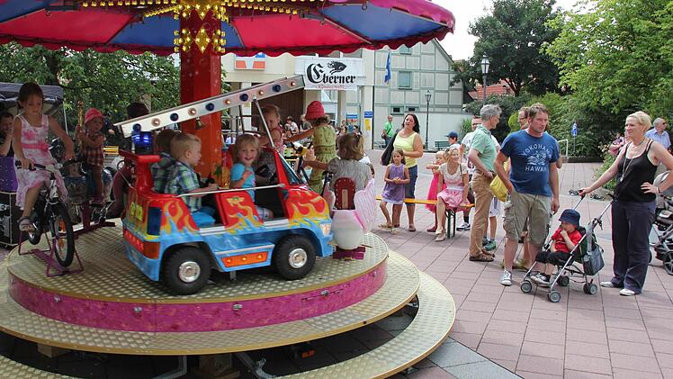... ebenso wie die Fahrt im Kinder- Karussell.
