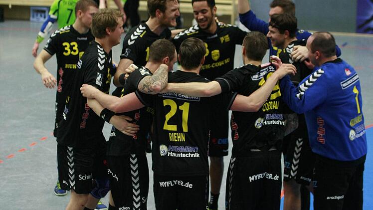 Die siegreiche Mannschaft nach dem Spiel.