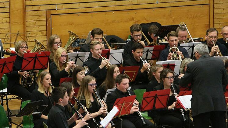 Impresionen vom Sinfoniekonzert in der Franz Goebel Halle Rödental mit dem Jugendorchester Rödental und dem Orchester der Musikfreunde NeustadtFoto: Jochen Berger