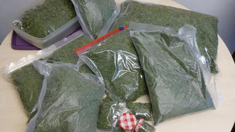 Die Kriminalpolizei hat in einer Wohnung in Heroldsbach Marihuana sichergestellt.  Polizei