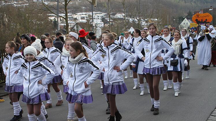 Die "Dancing-Fire" und "Starlight Girls" sind aus dem Eltmanner Fasching nicht wegzudenken.