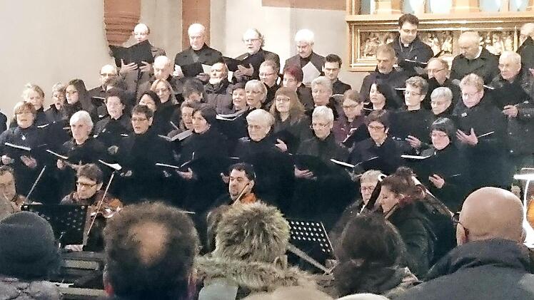 Chöre gestalten das Konzert in der Haßfurter Kirche mit.  Foto: Archiv
