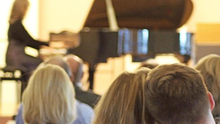 Klassik verbindet - eine Impression aus dem Zuschauersaal im Lichtenfelser Stadtschloss. Foto: Markus Häggberg