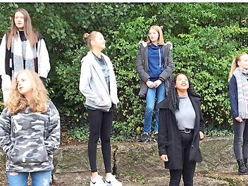 Die Solistinnen der Schulband sind auch im Online-Konzert zu hören. Foto: privat