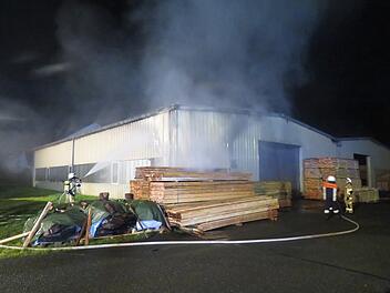 Brand auf Firmengelände in Wallenfels