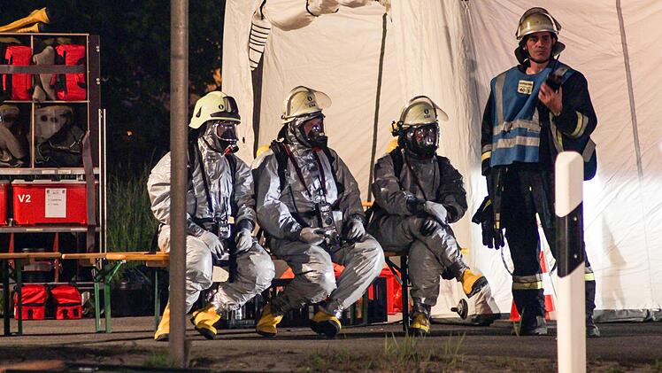 LKW Unfall mit Gefahrgutaustritt auf der A9 bei Hof-West
