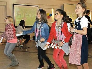 Mädchen waren leicht im Vorteil beim Tanzen mit der wii. Doch auch die Jungs zeigten beachtliches Talent beim Jugendevent.  Foto: Sabine Weinbeer
