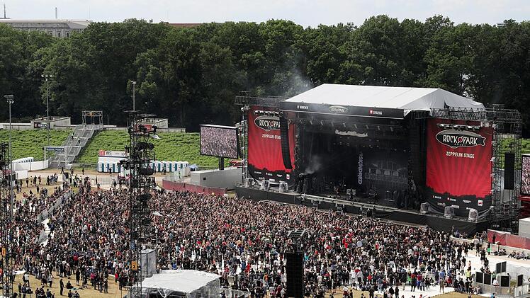 Die Zeppelinstage auf dem Festival-Gelände von Rock im Park in nÜrnberg. Foto: Daniel Karmann, dpa