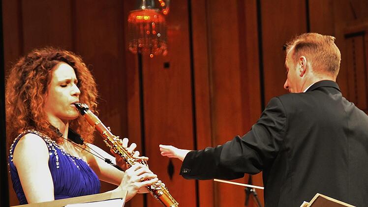 Innige Zwiesprache mit der Klarinette: Shirley Brill. Foto: Werner Vogel
