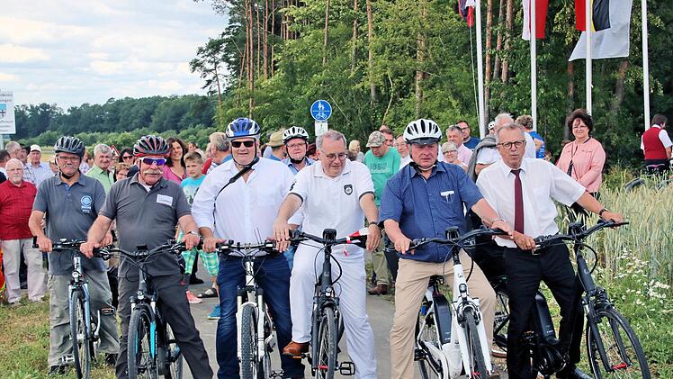 Der Radweg nach Pfändhausen wurde im Juni mit einem großem Fest und viel  Prominenz eingeweiht. Foto: Dieter Britz