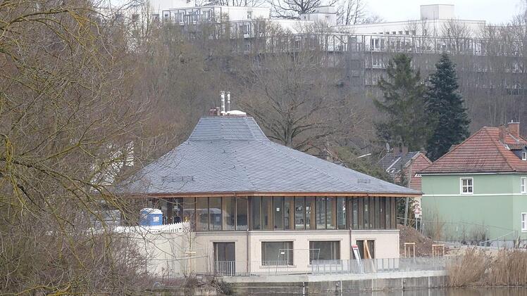 Fast fertig: das neue Bürgerhaus von Wüstenahorn. Die Eröffnung ist für März geplant. Errichtet wurde das Gebäude an der Stelle der ehemaligen Postfiliale.Foto: Jochen Berger