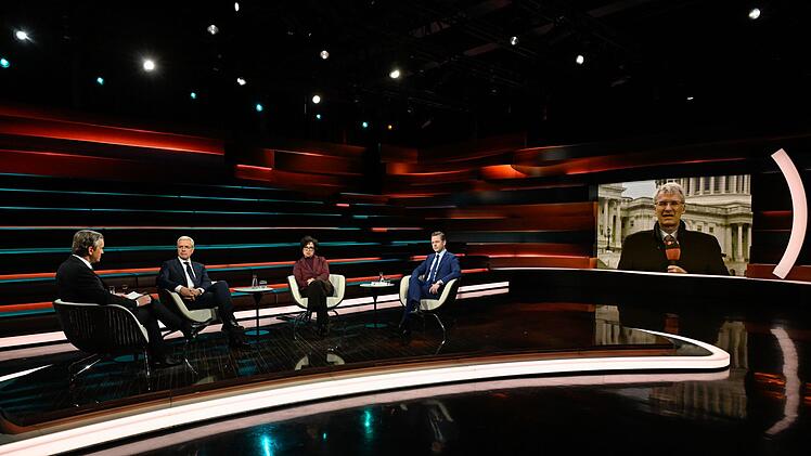 Elmar Theve&szlig;en (rechts) berichtet per Live-Schalte bei "Markus Lanz" &uuml;ber die Stimmung in den USA.