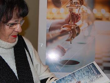 Stadträtin Hildegard Alefeld (SPD): "Wasser und Architektur kommen im neuen Logo gut zum Ausdruck." Foto: Sigismund von Dobschütz