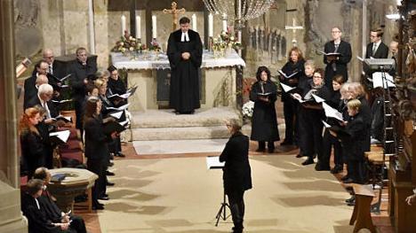 Der Kammerchor aus Ebern sorgte für die musikalische Gestaltung des Gottesdienstes zur Reformation in lateinischer Sprache. Foto: Gerold Snater