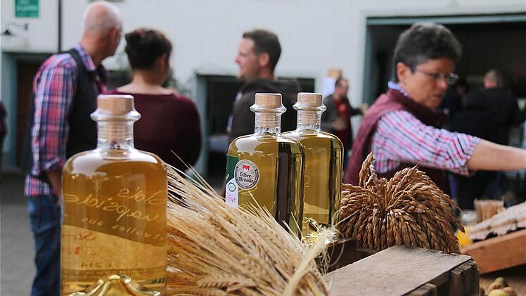 Bei Lothar Bold gab es drei Sorten Rhöner Whisky. Foto: Gerd Schaar